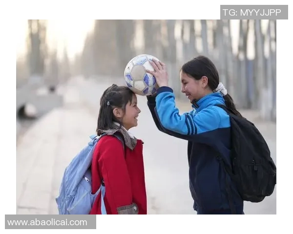 姐妹们一起看足球明星比赛的欢乐时光与精彩瞬间分享 姐妹们一起看足球明星比赛的欢乐时光与精彩瞬间分享