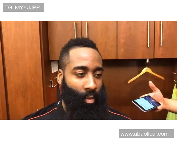 足球明星莫西干头型的魅力与风格解析及其在球场上的影响力 足球明星莫西干头型的魅力与风格解析及其在球场上的影响力