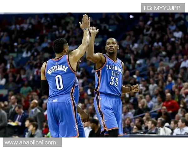 勇士与雷霆激战正酣10月31日篮球盛宴精彩回顾与分析 勇士与雷霆激战正酣10月31日篮球盛宴精彩回顾与分析